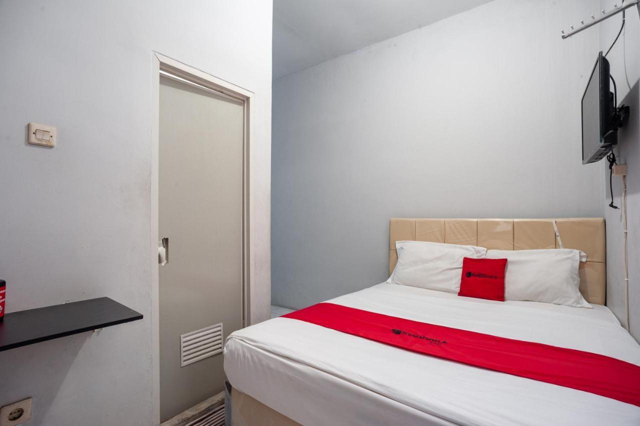 Reddoorz Near Margonda Raya Hotel Depok Kültér fotó