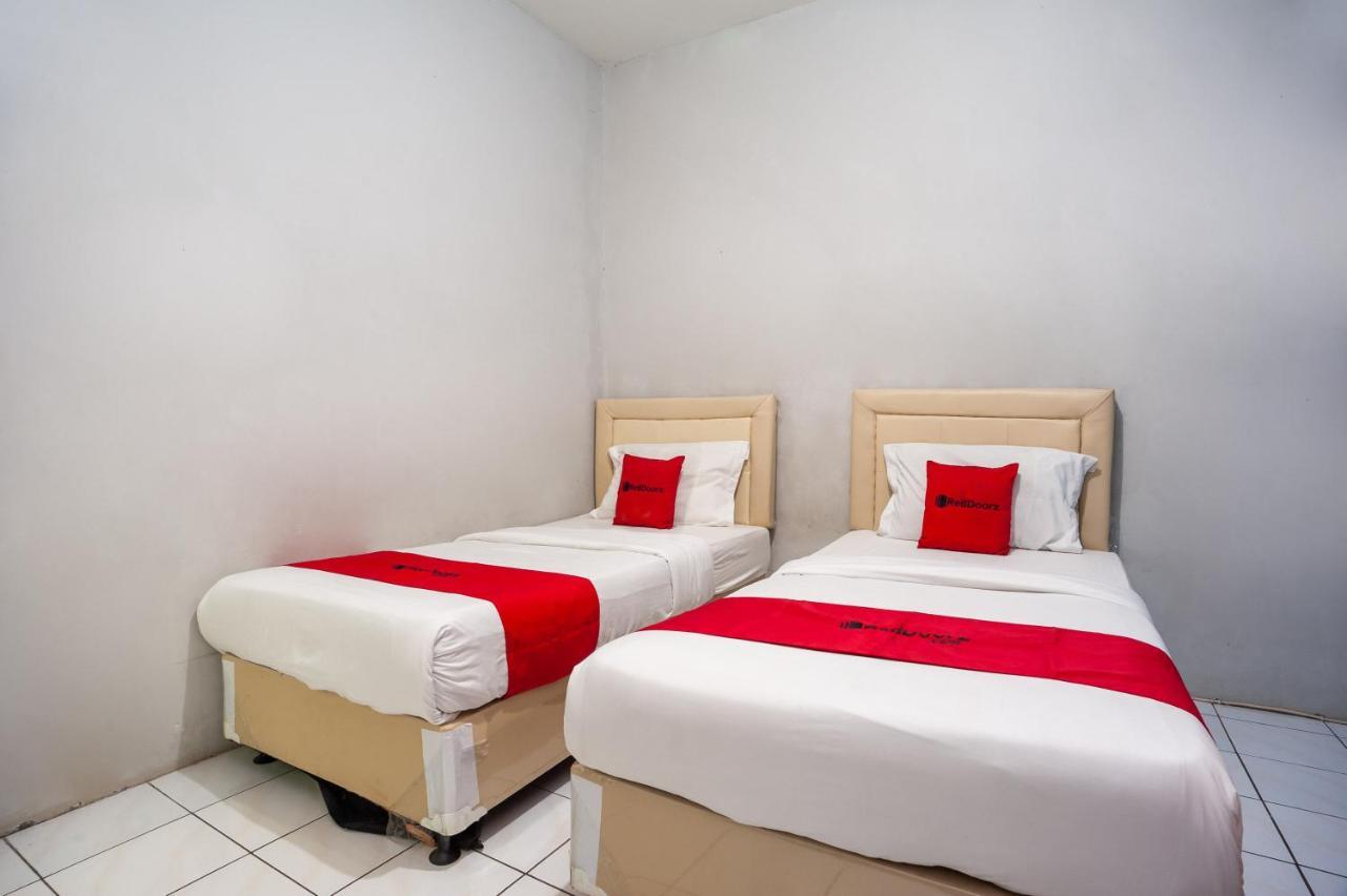 Reddoorz Near Margonda Raya Hotel Depok Kültér fotó