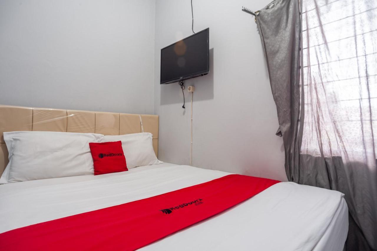 Reddoorz Near Margonda Raya Hotel Depok Kültér fotó