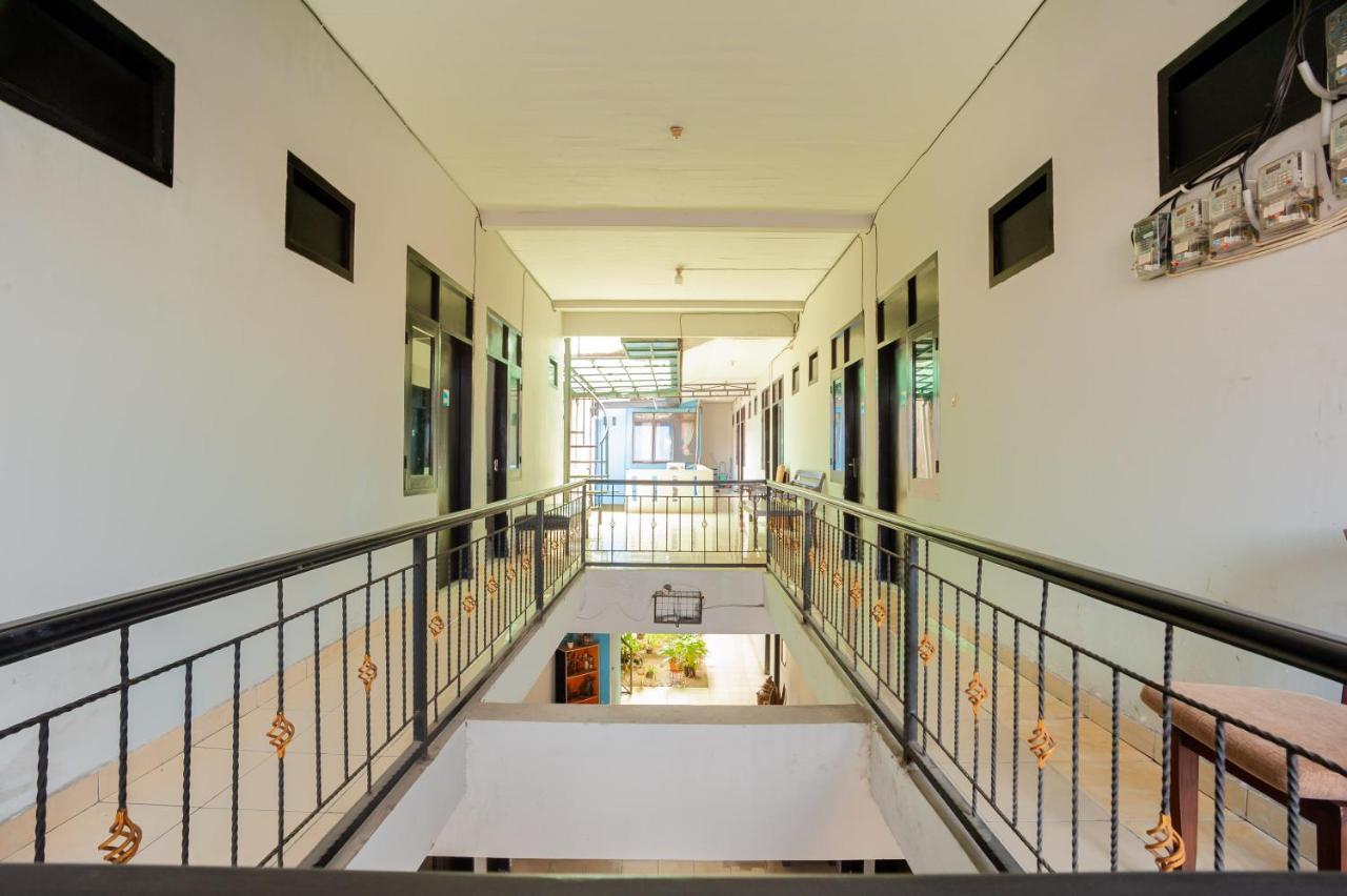 Reddoorz Near Margonda Raya Hotel Depok Kültér fotó
