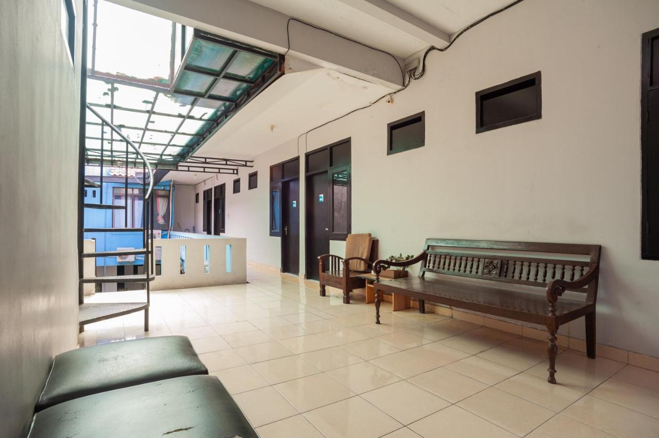 Reddoorz Near Margonda Raya Hotel Depok Kültér fotó